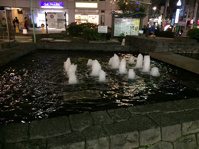 奥沢駅前の噴水